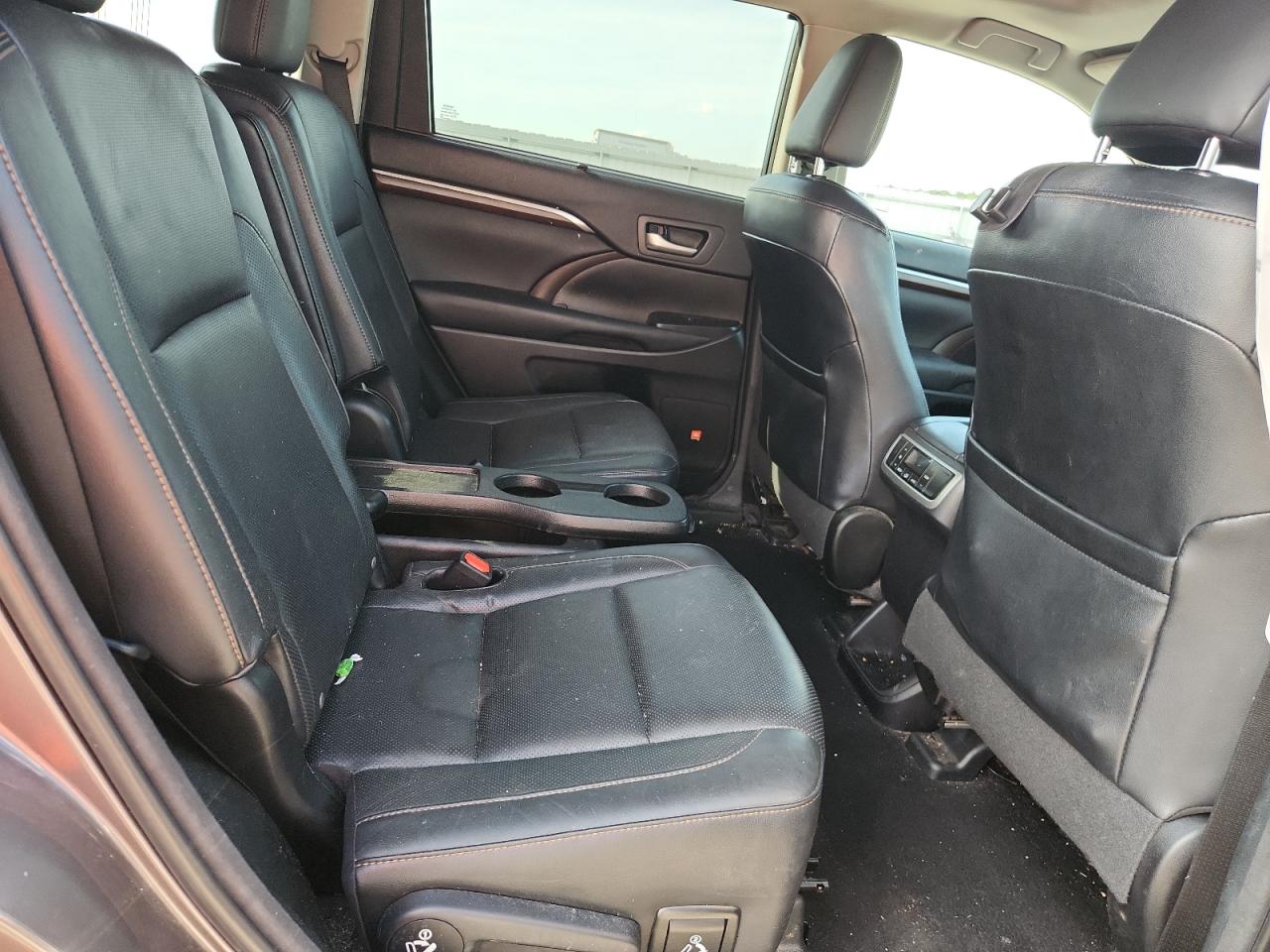 2016 Toyota Highlander Limited VIN: 5TDDKRFHXGS276562 Lot: 64418265