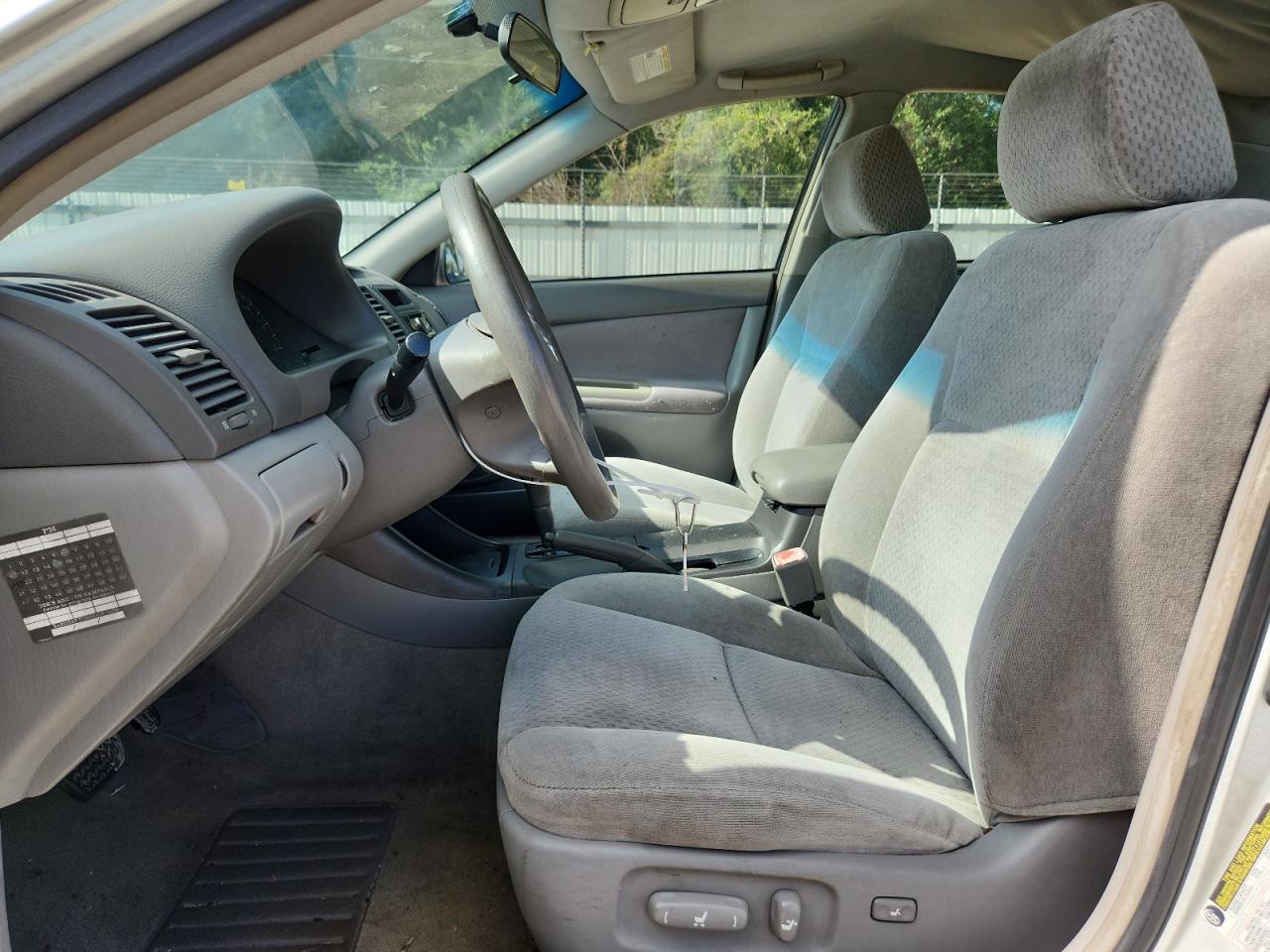 2004 Toyota Camry Le VIN: 4T1BE32K14U261156 Lot: 63976285