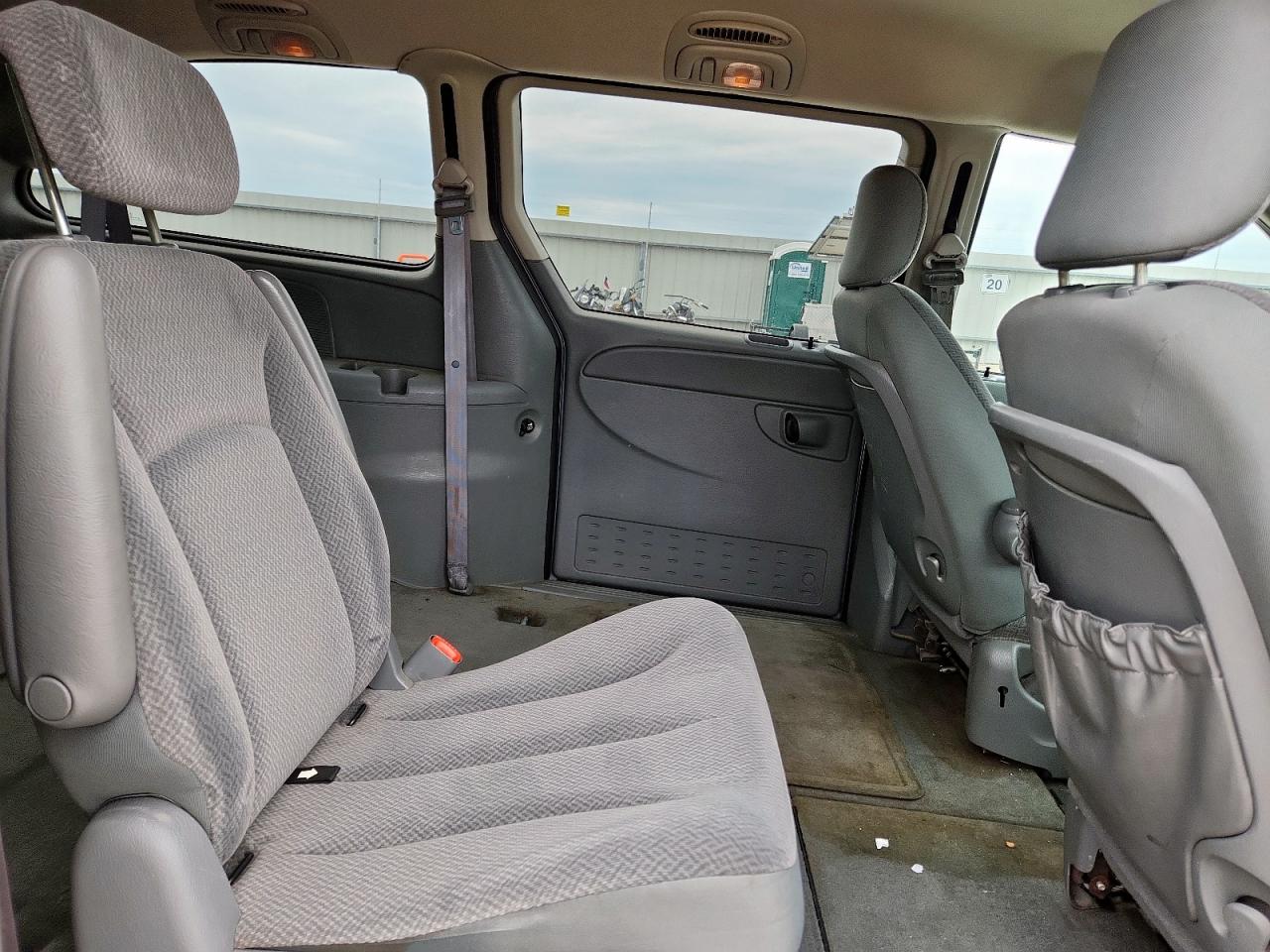 2005 Chrysler Town & Country Touring VIN: 2C4GP54LX5R392977 Lot: 63680965