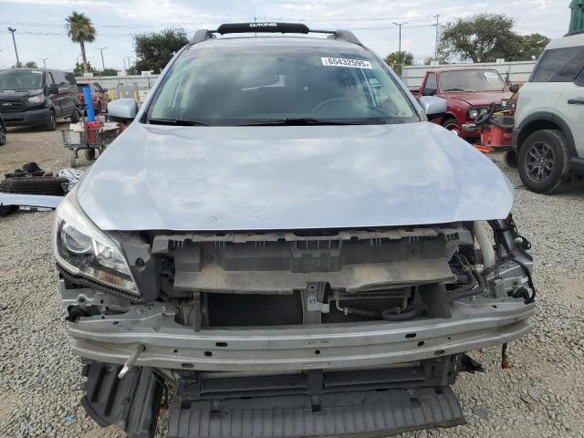  SUBARU OUTBACK 2017 Srebrny