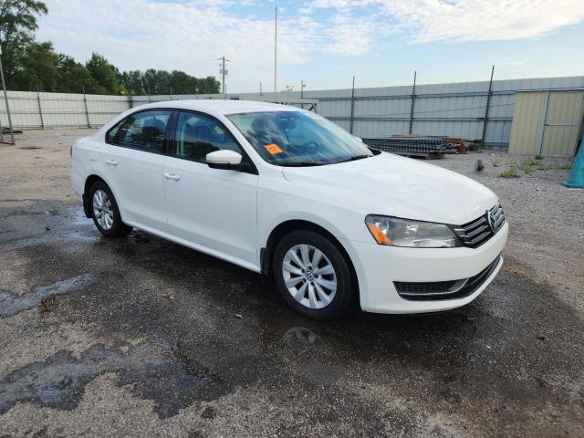  VOLKSWAGEN PASSAT 2013 Белы