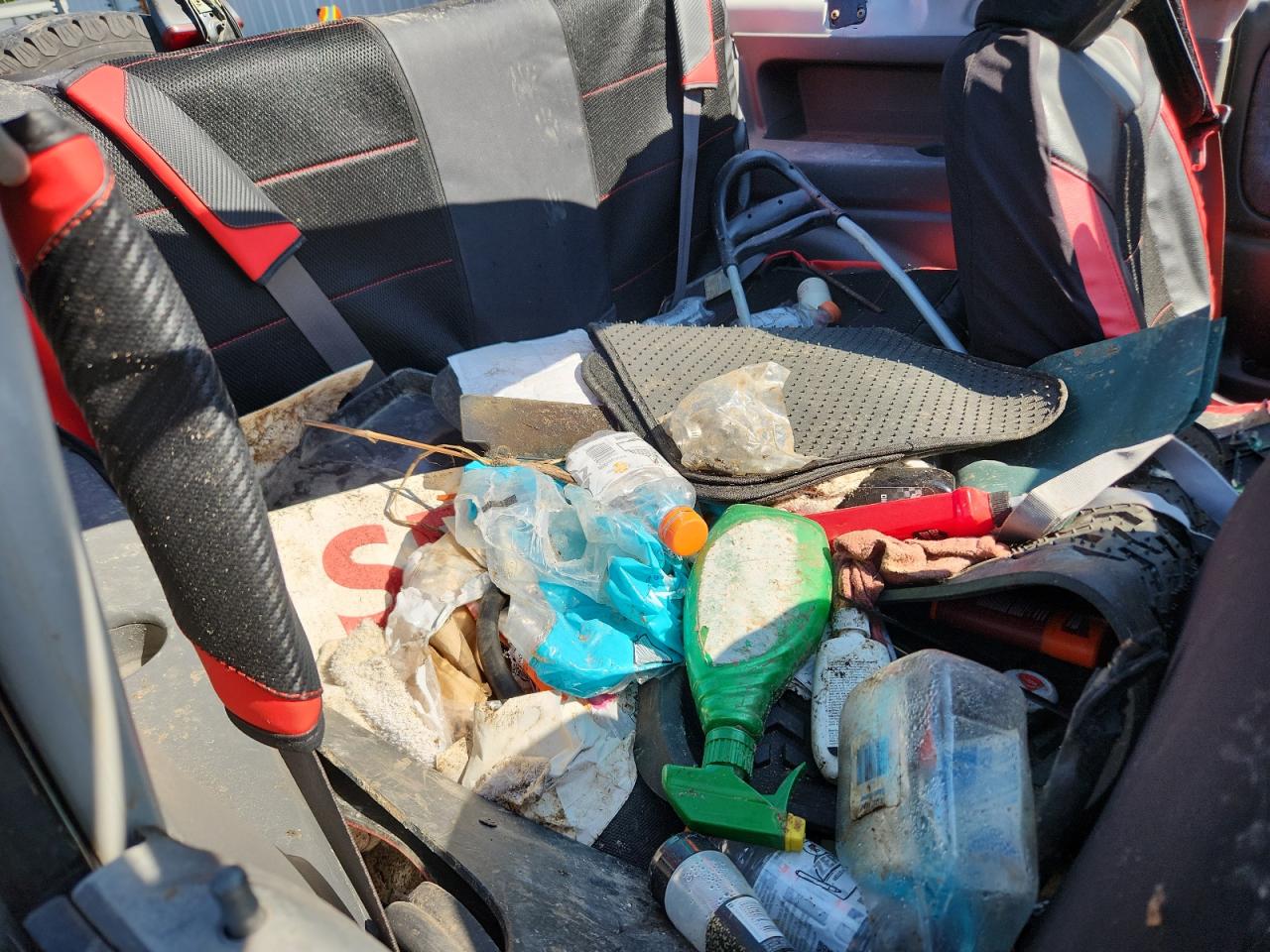 1999 Chevrolet Tracker VIN: 2CNBE18C9X6925601 Lot: 65270055