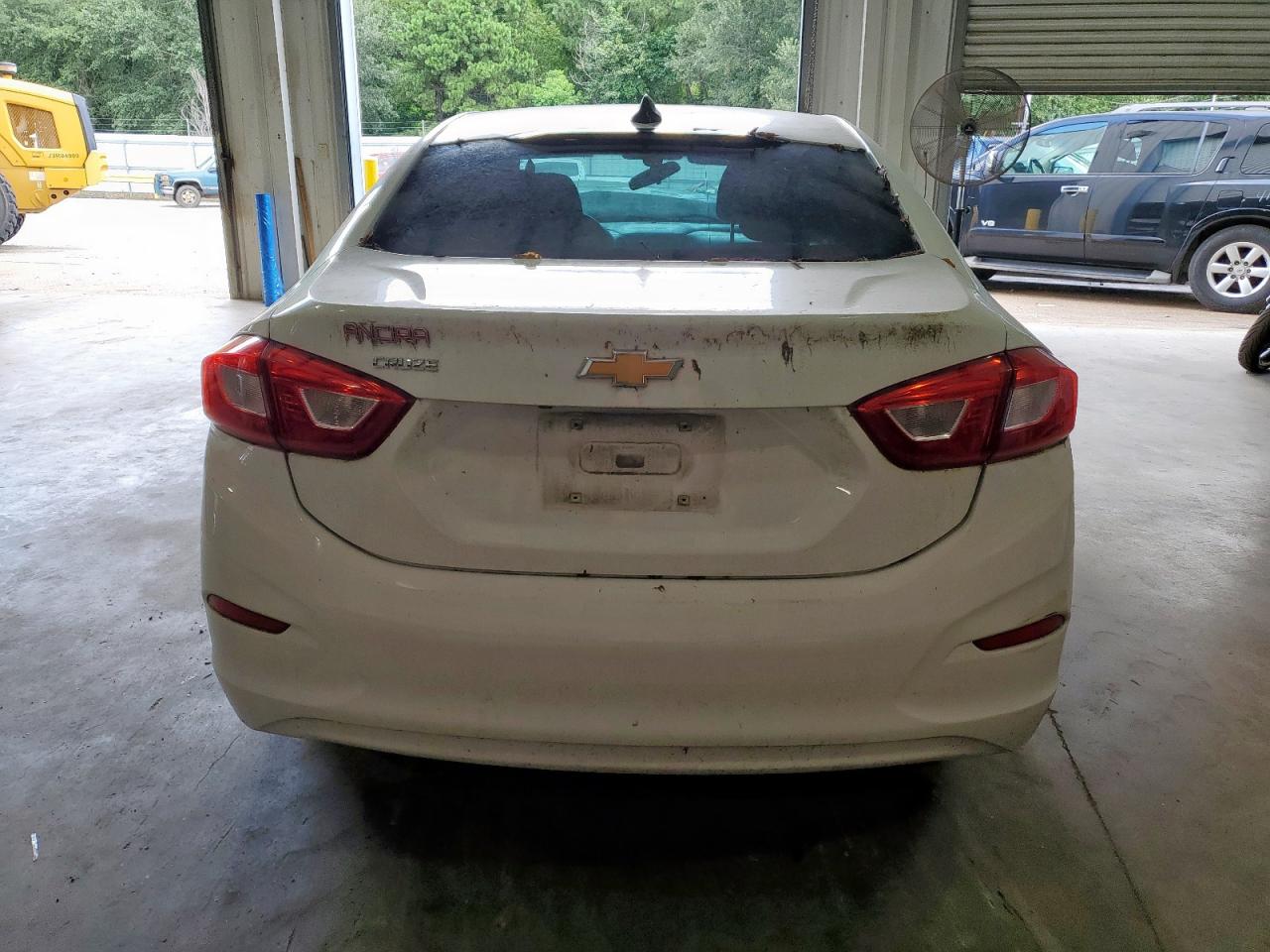 2018 Chevrolet Cruze Ls VIN: 1G1BC5SM2J7143112 Lot: 64485035