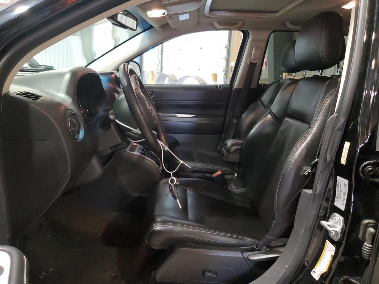 2016 Jeep Compass Latitude VIN: 1C4NJDEB3GD759975 Lot: 64731025
