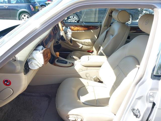 2002 DAIMLER SUPER V8 A