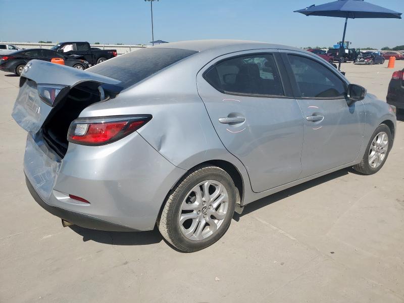  TOYOTA YARIS 2018 Srebrny