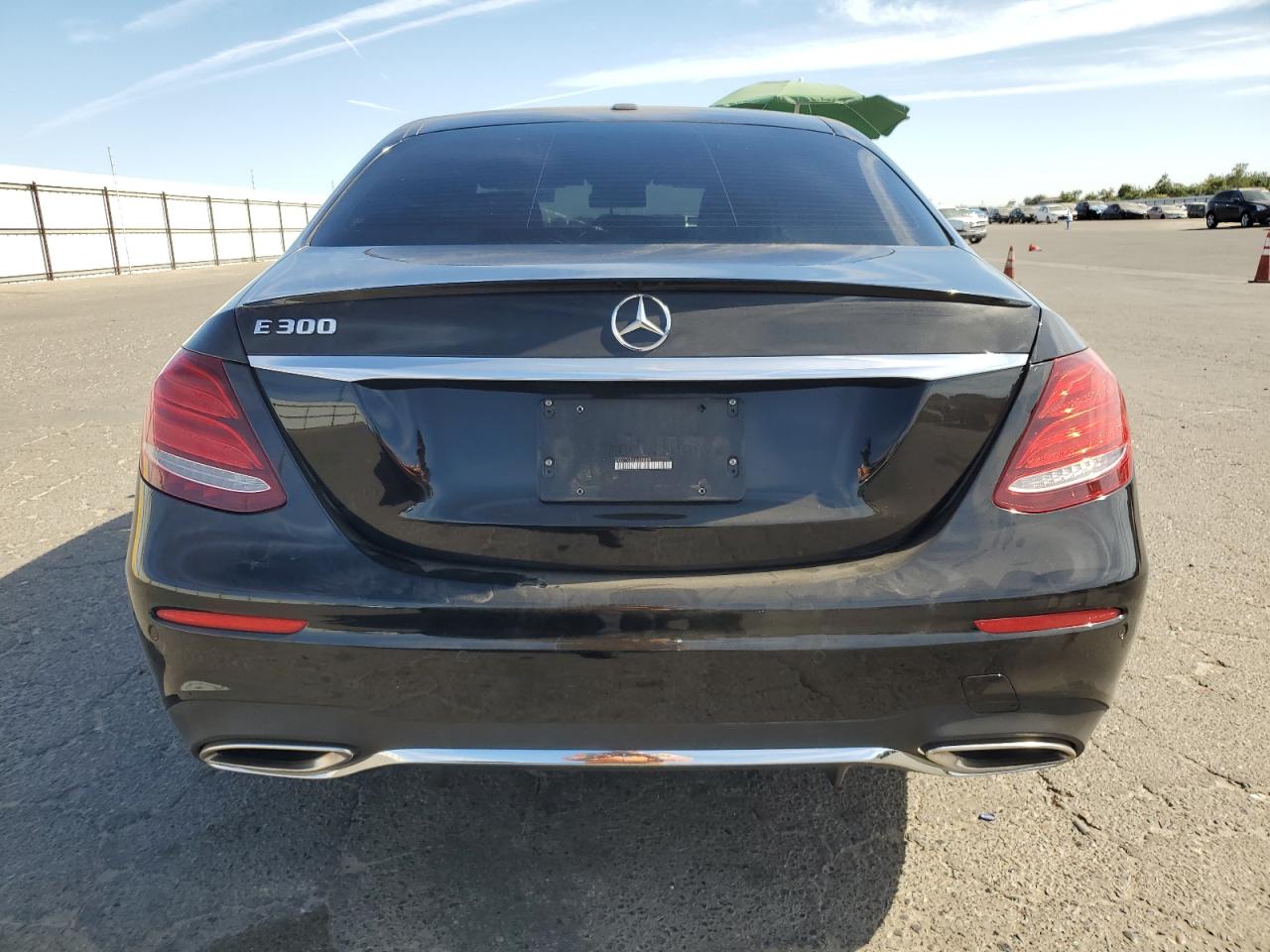 2018 Mercedes-Benz E 300 VIN: WDDZF4JB2JA319009 Lot: 66032695