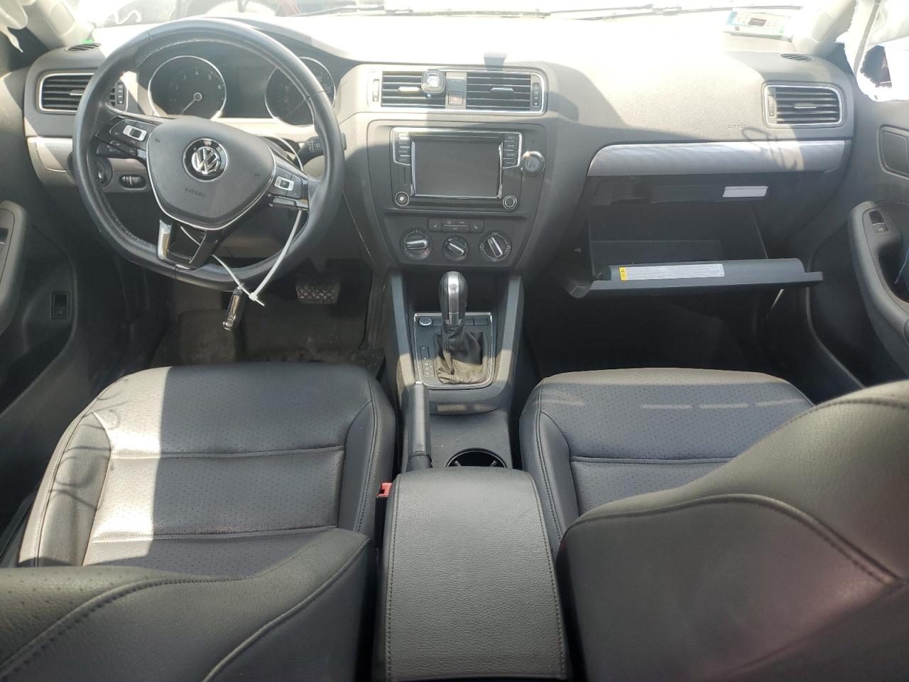 3VWD67AJ5GM373734 2016 Volkswagen Jetta Se