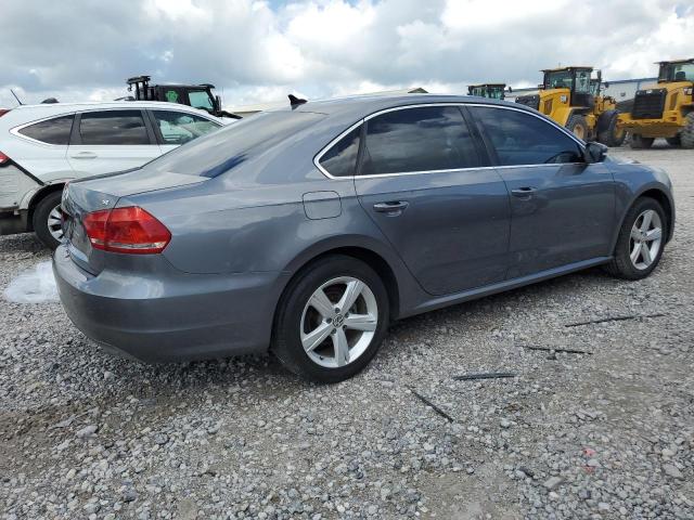 Sedans VOLKSWAGEN PASSAT 2013 Gray