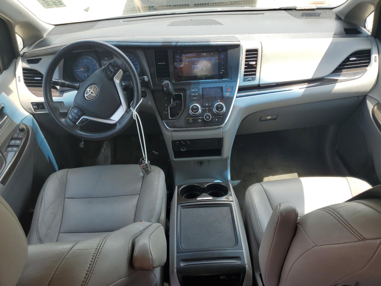 2015 Toyota Sienna Xle VIN: 5TDYK3DC7FS577620 Lot: 65393635