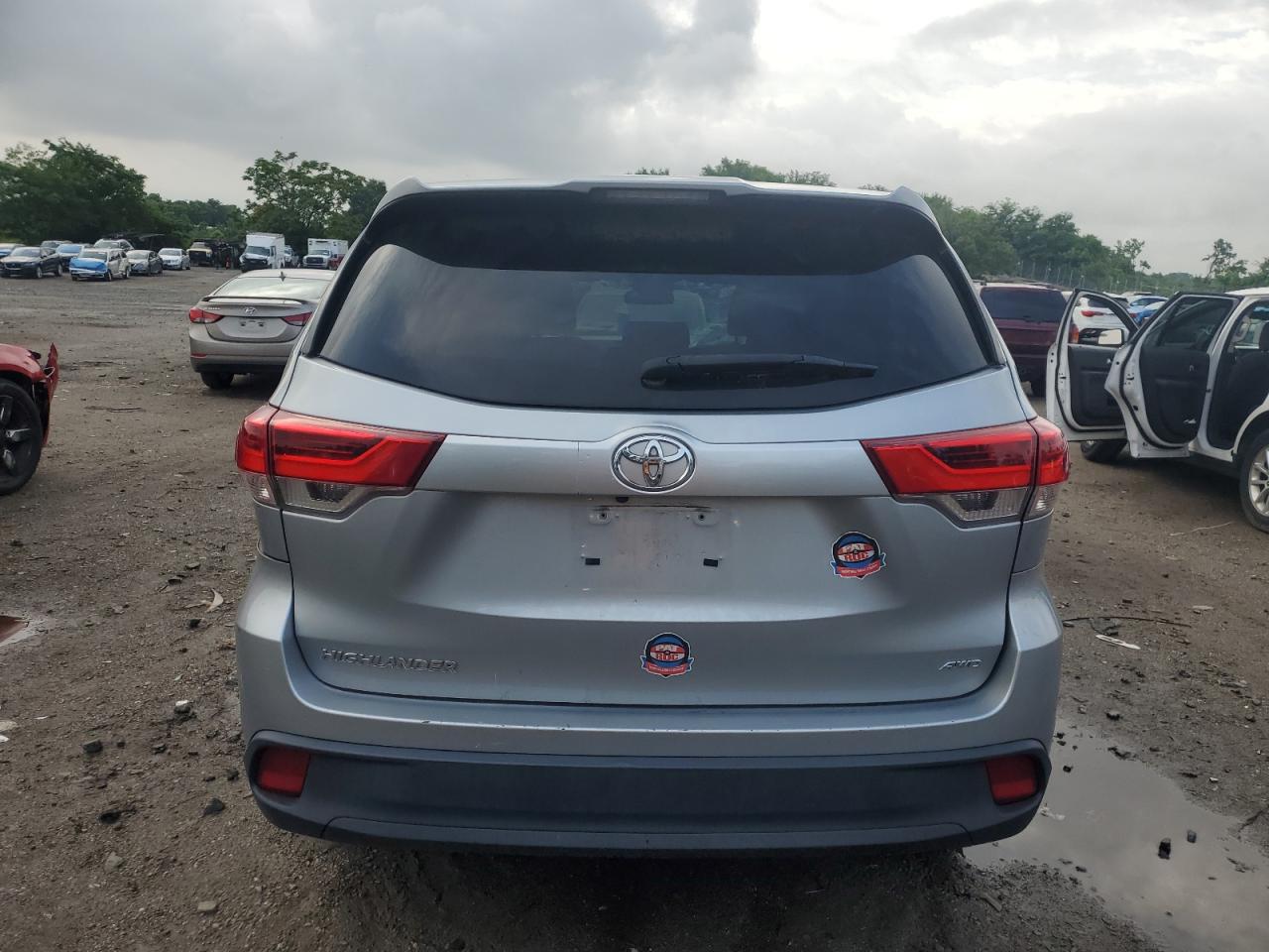 2019 Toyota Highlander Le VIN: 5TDBZRFH2KS918087 Lot: 63933815