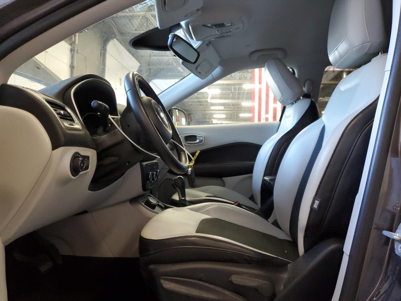 2018 Jeep Compass Latitude VIN: 3C4NJDBBXJT413086 Lot: 62756545