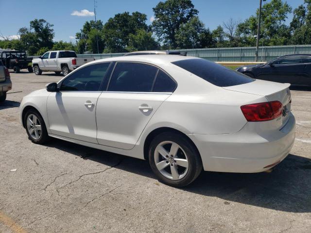 Sedans VOLKSWAGEN JETTA 2013 Biały