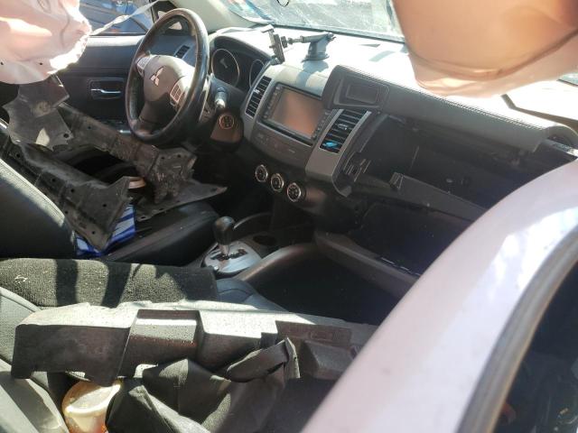  MITSUBISHI OUTLANDER 2013 Білий