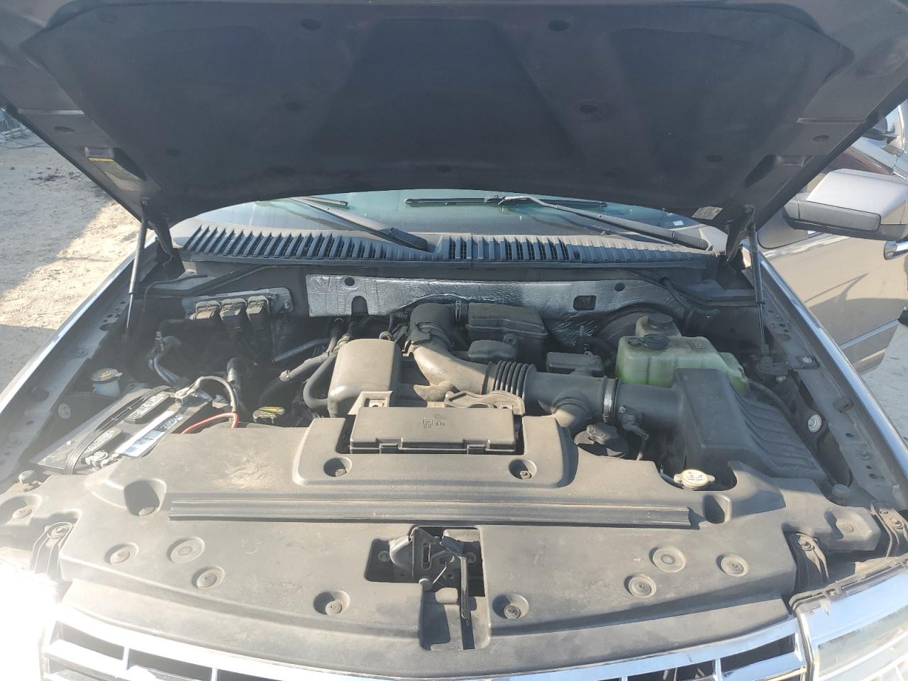 2010 Lincoln Navigator VIN: 5LMJJ2H54AEJ06221 Lot: 64885335