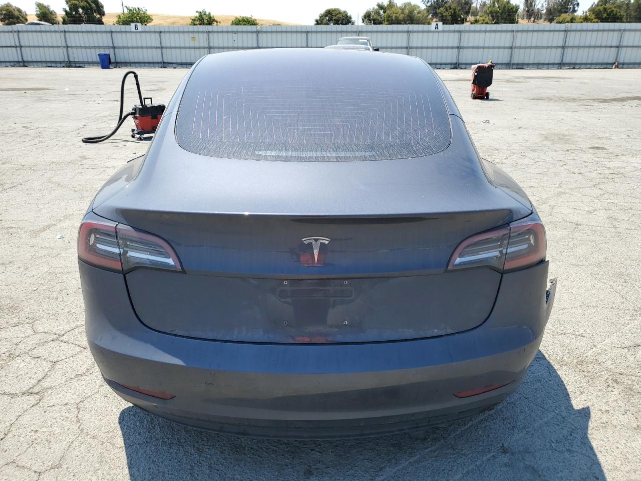 2018 Tesla Model 3 VIN: 5YJ3E1EA1JF033887 Lot: 64607215