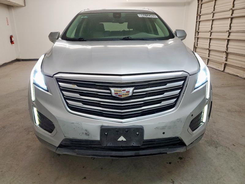  CADILLAC XT5 2018 Srebrny