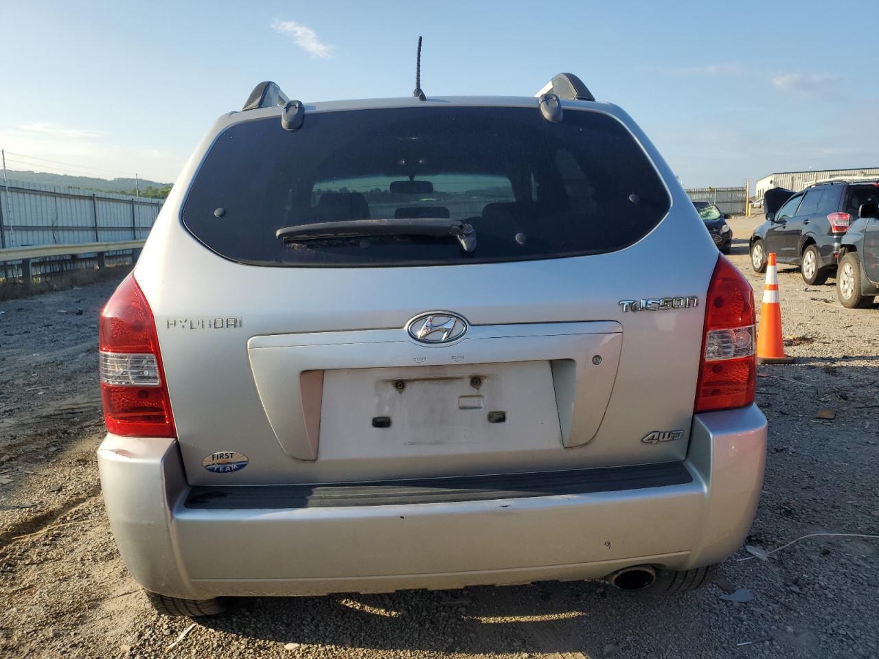 2007 Hyundai Tucson Gls VIN: KM8JM72B27U617818 Lot: 64369785