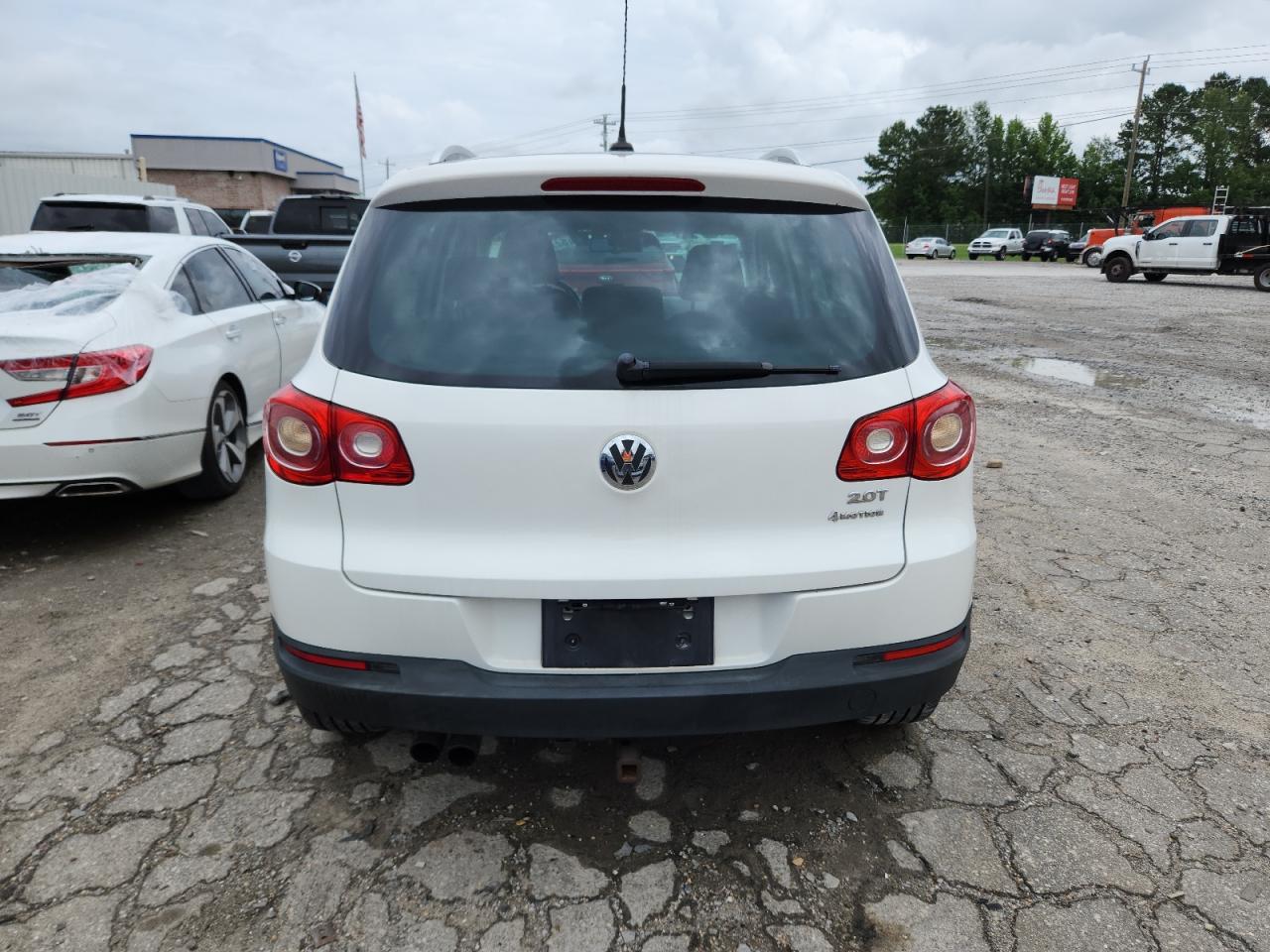2011 Volkswagen Tiguan S VIN: WVGBV7AX8BW537368 Lot: 62708865