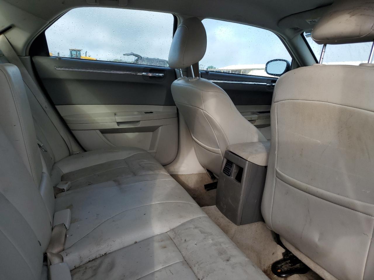 2007 Chrysler 300 Touring VIN: 2C3KA53G57H889318 Lot: 64201075