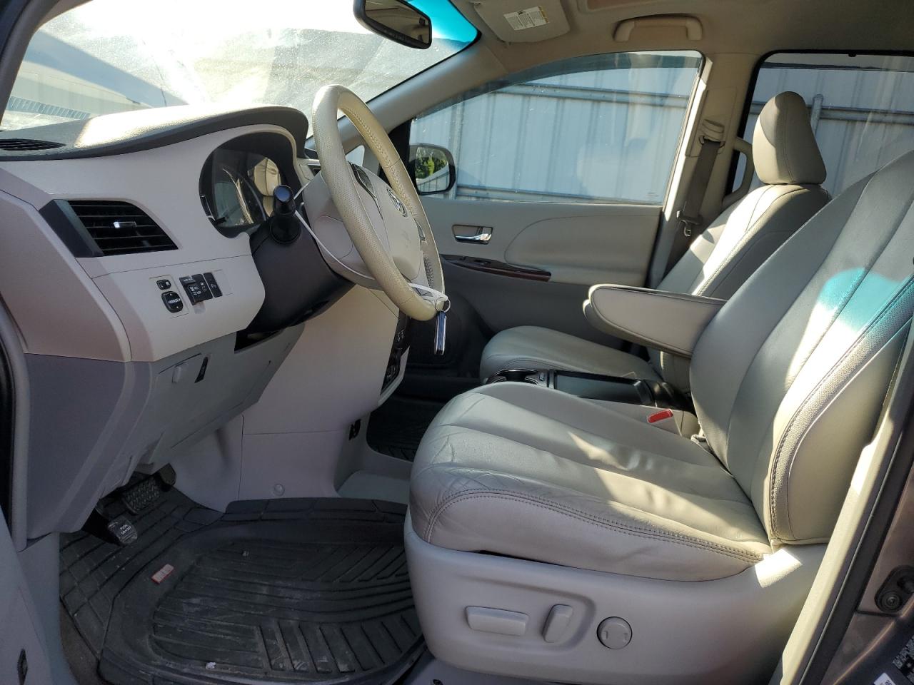 2011 Toyota Sienna Xle VIN: 5TDYK3DC6BS138368 Lot: 65564825