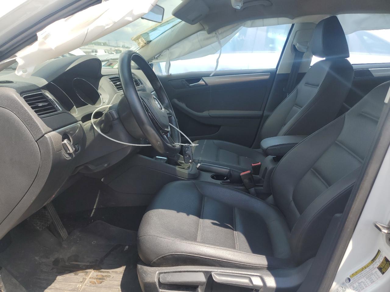 3VWD67AJ5GM373734 2016 Volkswagen Jetta Se