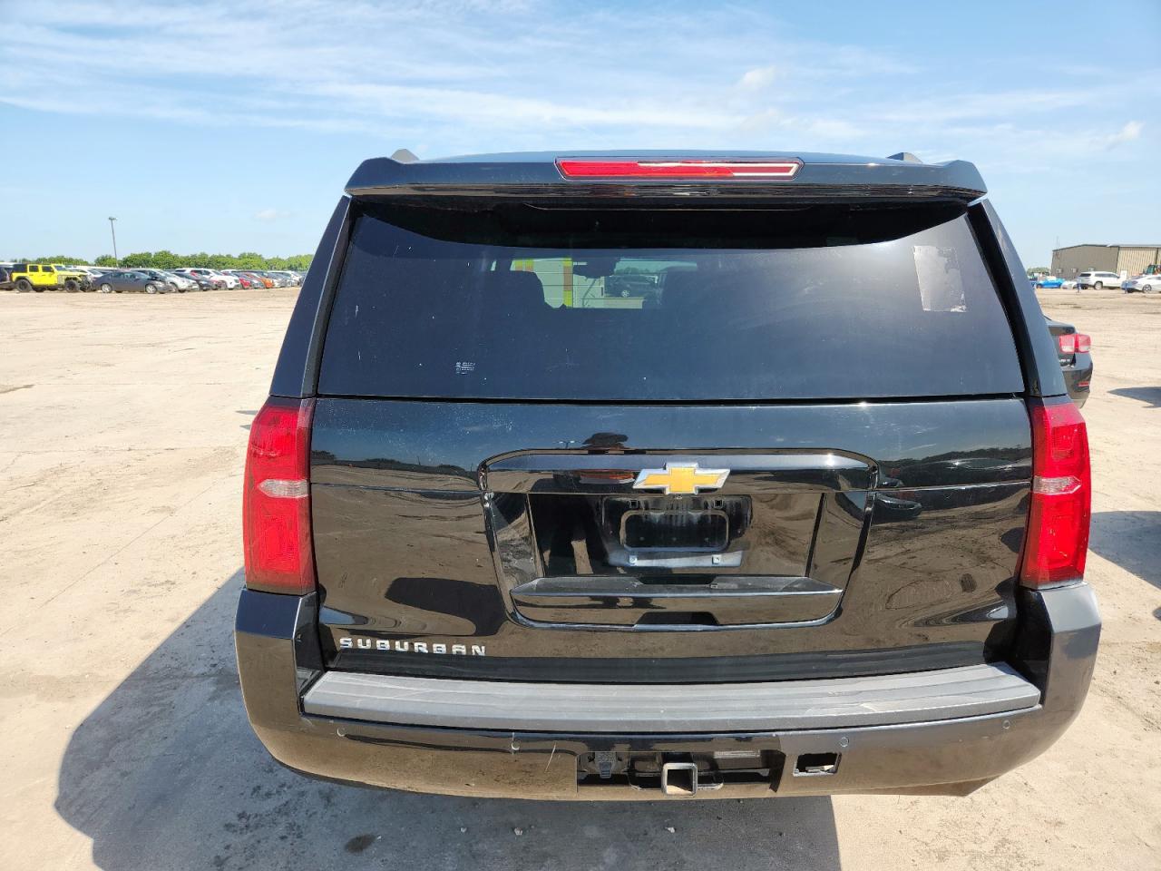 2018 Chevrolet Suburban C1500 Lt VIN: 1GNSCHKC5JR272151 Lot: 64613945