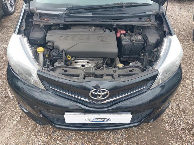 2012 TOYOTA YARIS TR V