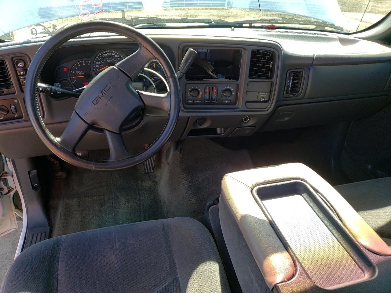 2003 GMC New Sierra K1500 VIN: 2GTEK19V931325873 Lot: 65036575