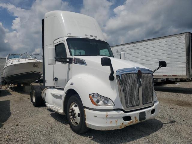 2015 Kenworth T680 Semi Truck