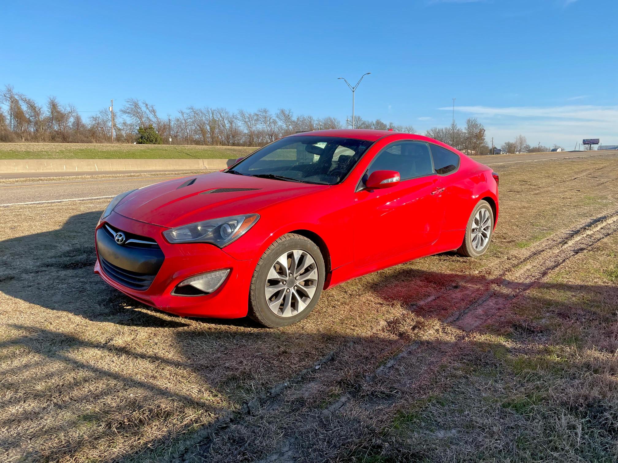 Coupet HYUNDAI GENESIS 2015 Red