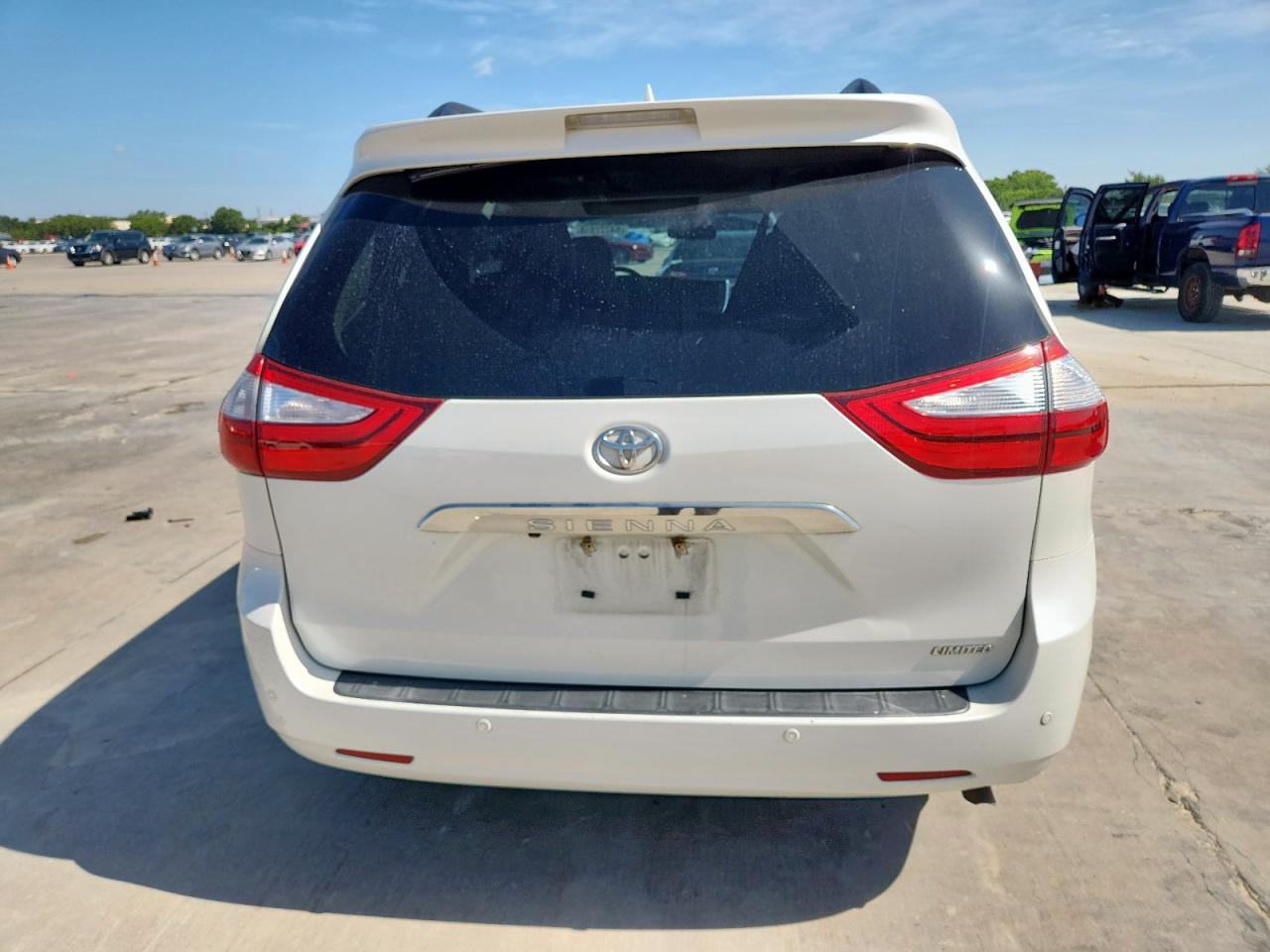 2015 Toyota Sienna Xle VIN: 5TDYK3DC2FS686910 Lot: 64222855