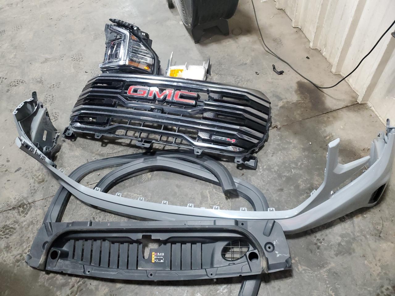 2024 GMC Sierra K1500 At4 VIN: 1GTUUEEL4RZ284781 Lot: 64094315