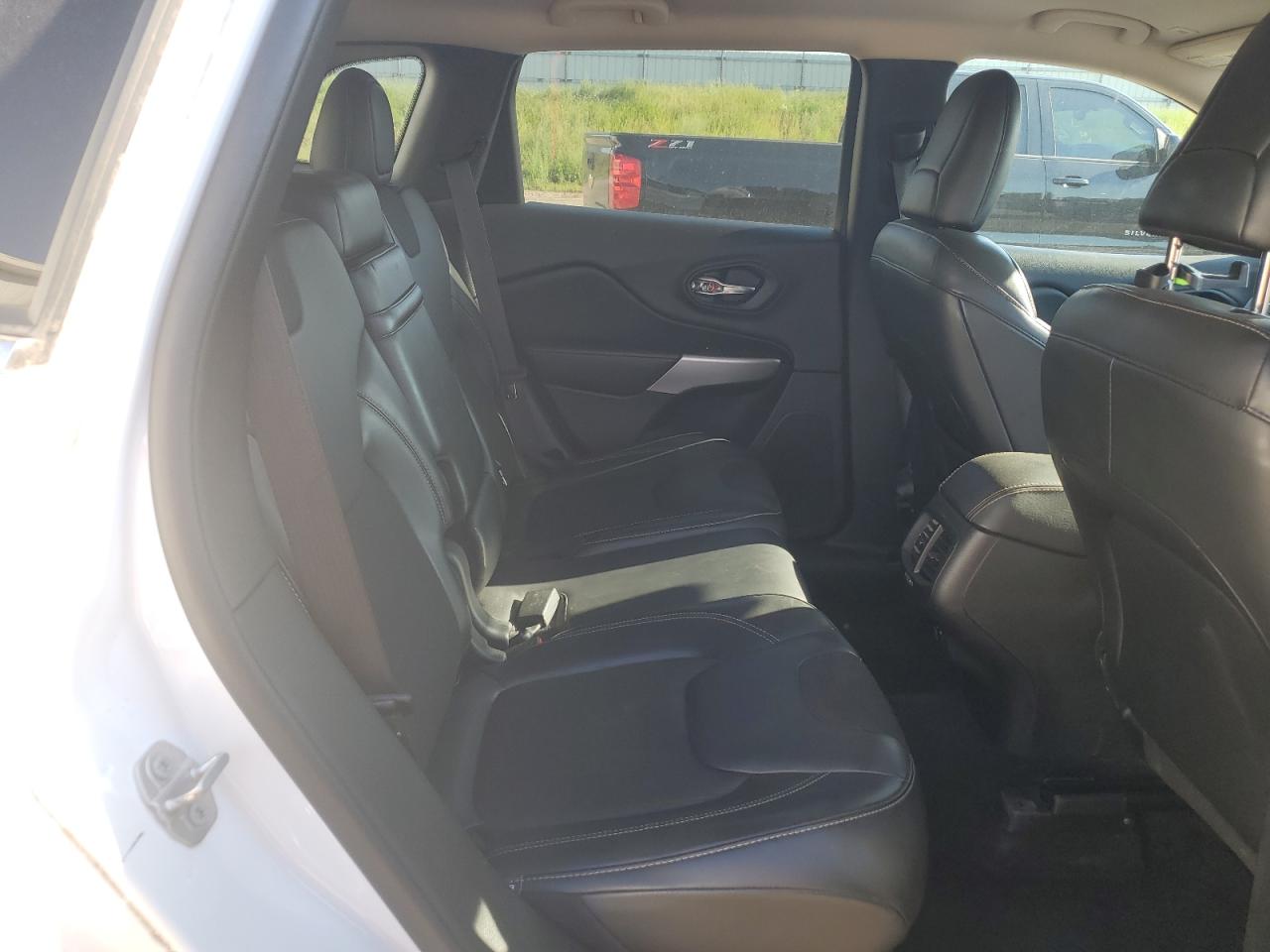 2018 Jeep Cherokee Latitude Plus VIN: 1C4PJMLX6JD622060 Lot: 63310905