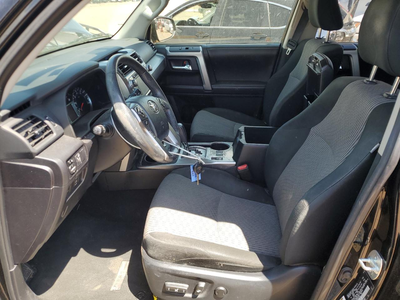 2019 Toyota 4Runner Sr5/Sr5 Premium VIN: JTEBU5JR0K5661844 Lot: 63851005