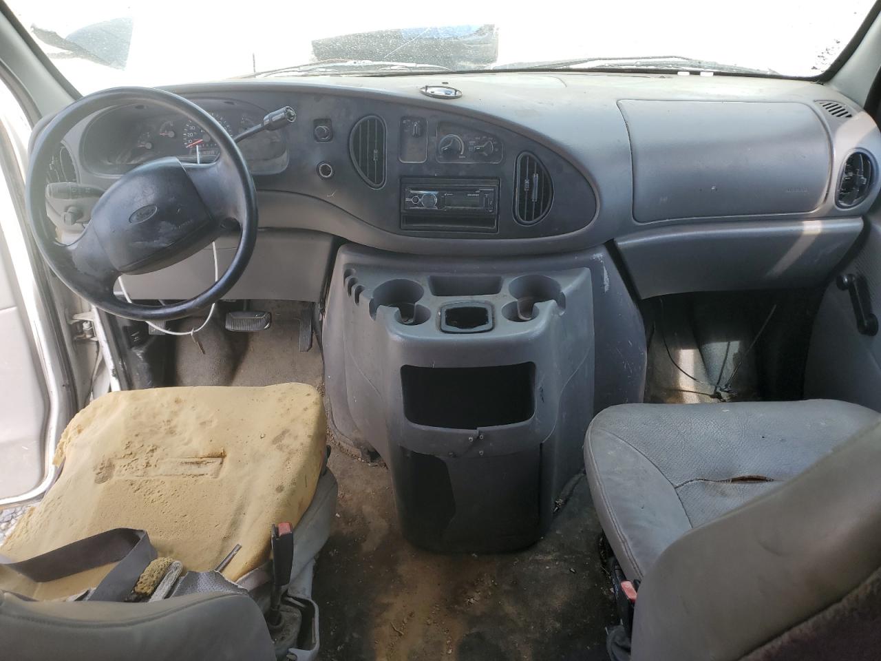 2000 Ford Econoline E150 Van VIN: 1FTRE14W5YHA32324 Lot: 62725315