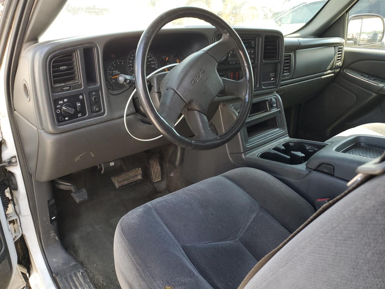 2004 GMC New Sierra C1500 VIN: 1GTEC14V14Z333219 Lot: 65702625