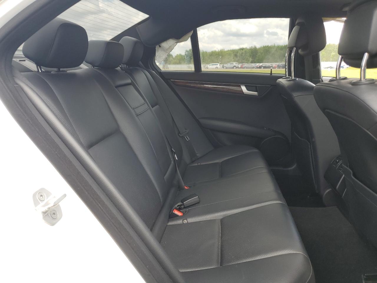 2014 Mercedes-Benz C 300 4Matic VIN: WDDGF8AB6ER303692 Lot: 65293905