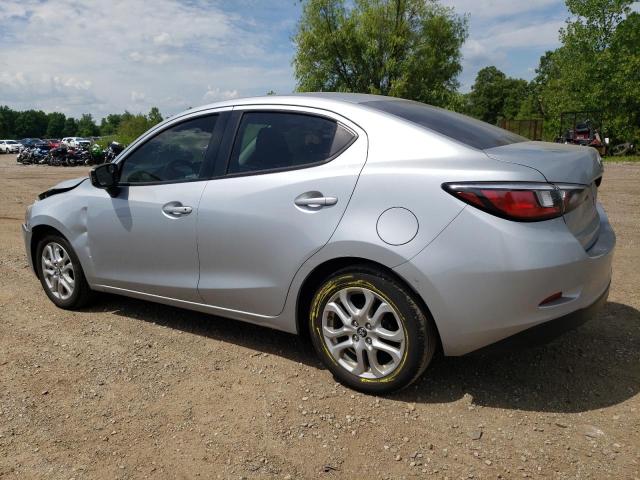  TOYOTA YARIS 2017 Srebrny