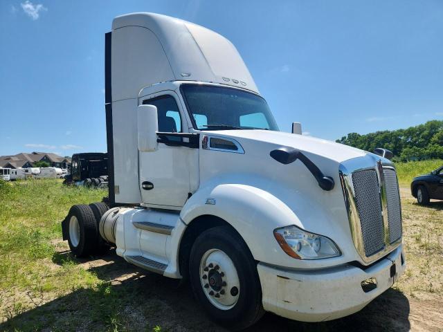 2015 Kenworth T680 Semi Truck