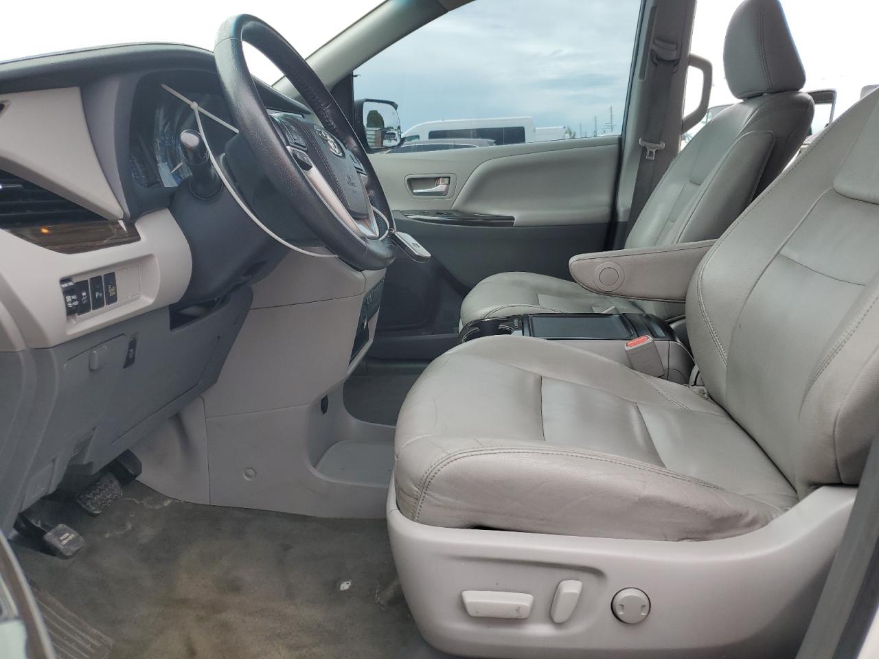 5tdyk3dc3fs555971 5TDYK3DC3FS555971 2015 Toyota Sienna Xle