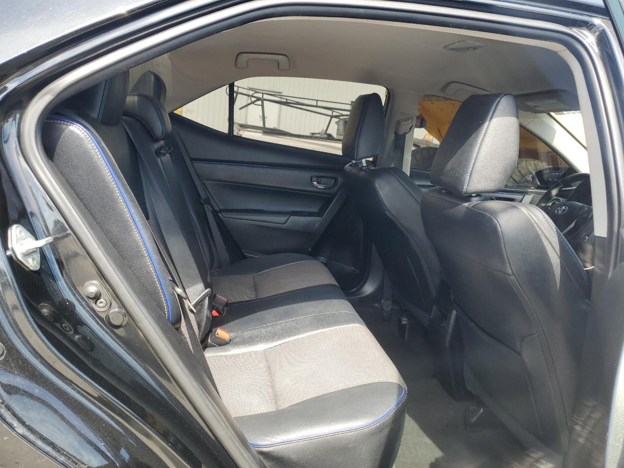 2018 Toyota Corolla L VIN: 5YFBURHEXJP746951 Lot: 63143925