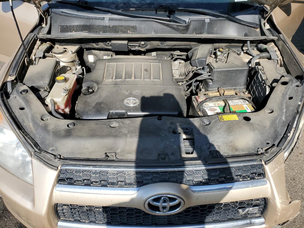 2010 Toyota Rav4 Limited VIN: JTMDK4DV7AD011886 Lot: 64320595