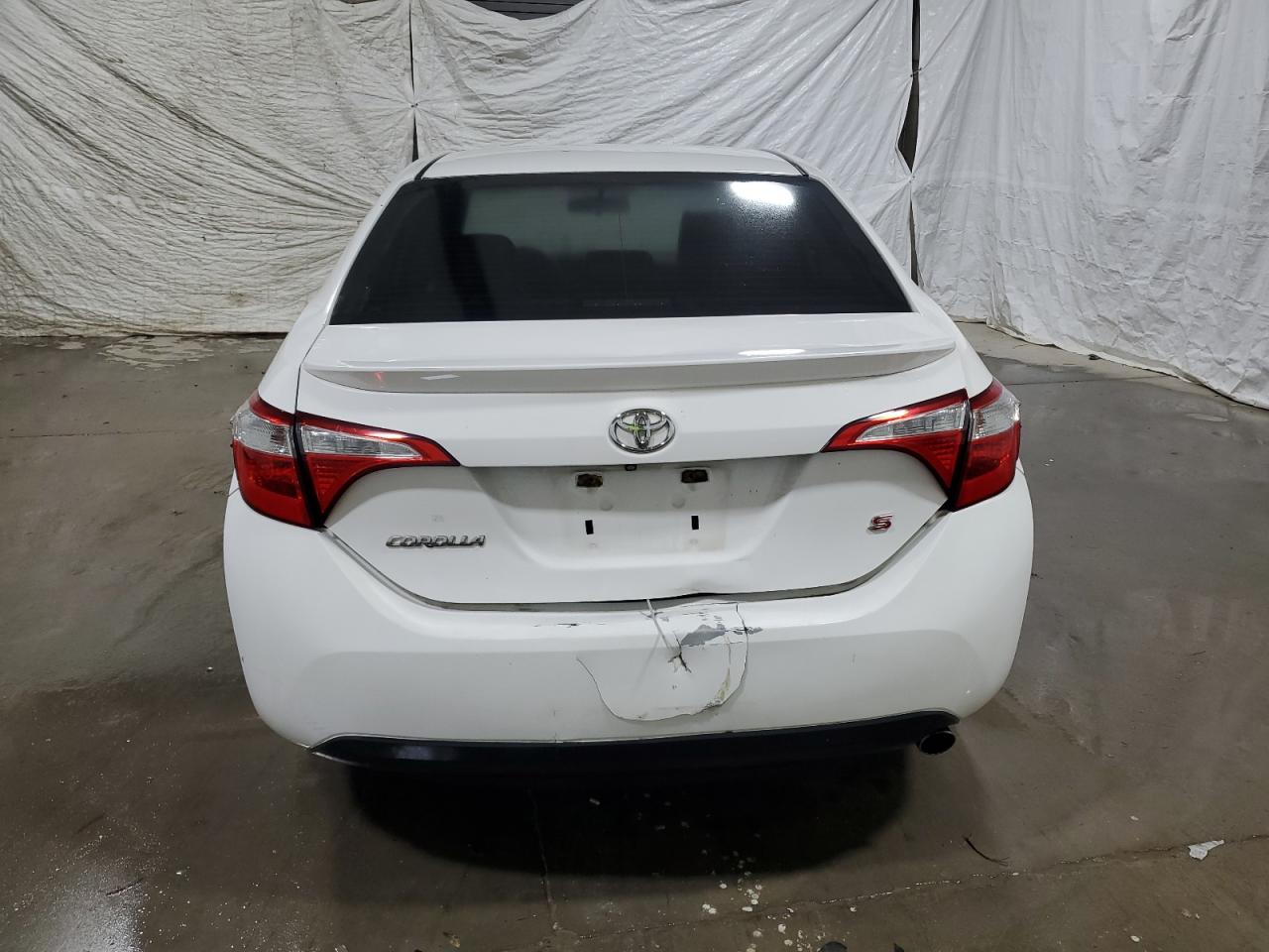 2015 Toyota Corolla L VIN: 5YFBURHE6FP304935 Lot: 62856545