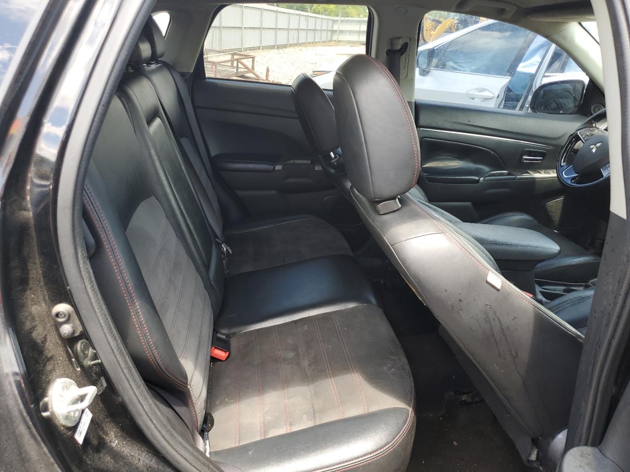 2018 Mitsubishi Outlander Sport Es VIN: JA4AP3AW1JU015633 Lot: 64903445