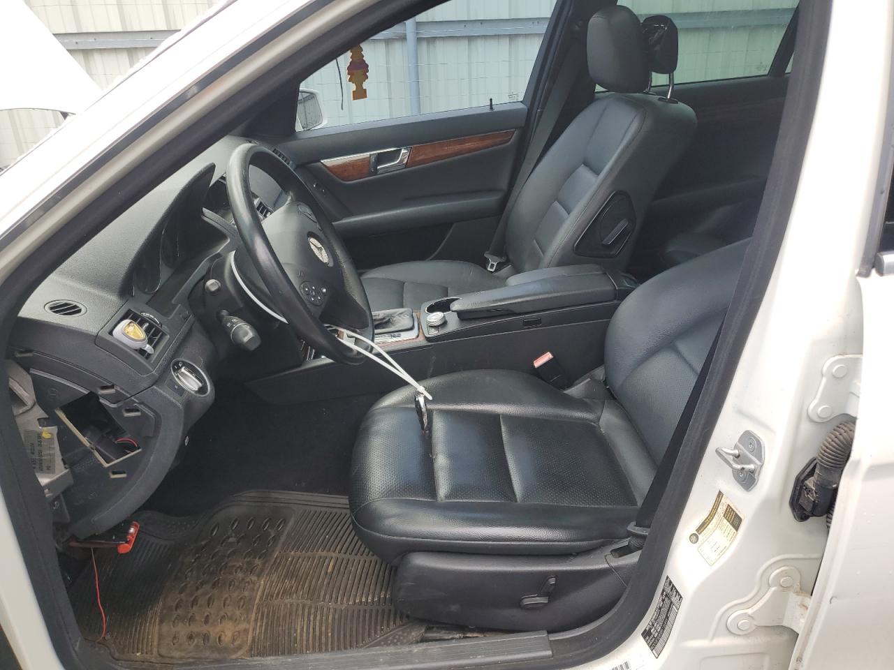 2011 Mercedes-Benz C 300 VIN: WDDGF5EB5BR136844 Lot: 63857685