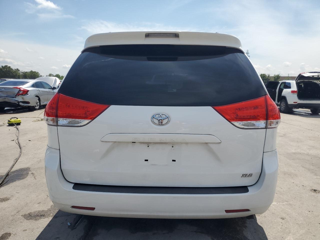 2013 Toyota Sienna Xle VIN: 5TDYK3DC7DS321765 Lot: 64584665