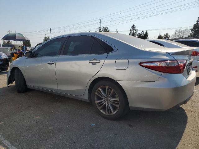Sedans TOYOTA CAMRY 2015 Srebrny