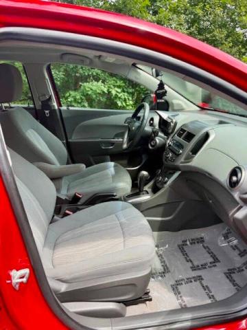 Sedans CHEVROLET SONIC 2012 Czerwony