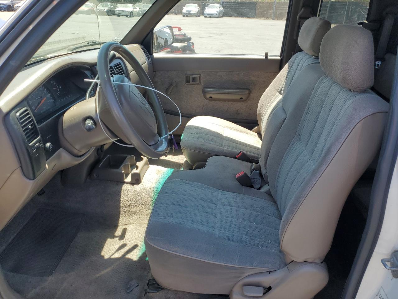 1999 Toyota Tacoma Xtracab VIN: 4TAVL52N4XZ494951 Lot: 64106745